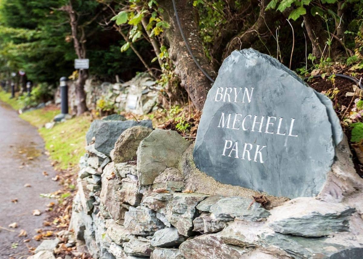 Отель Bryn Mechell Llanfechell Экстерьер фото